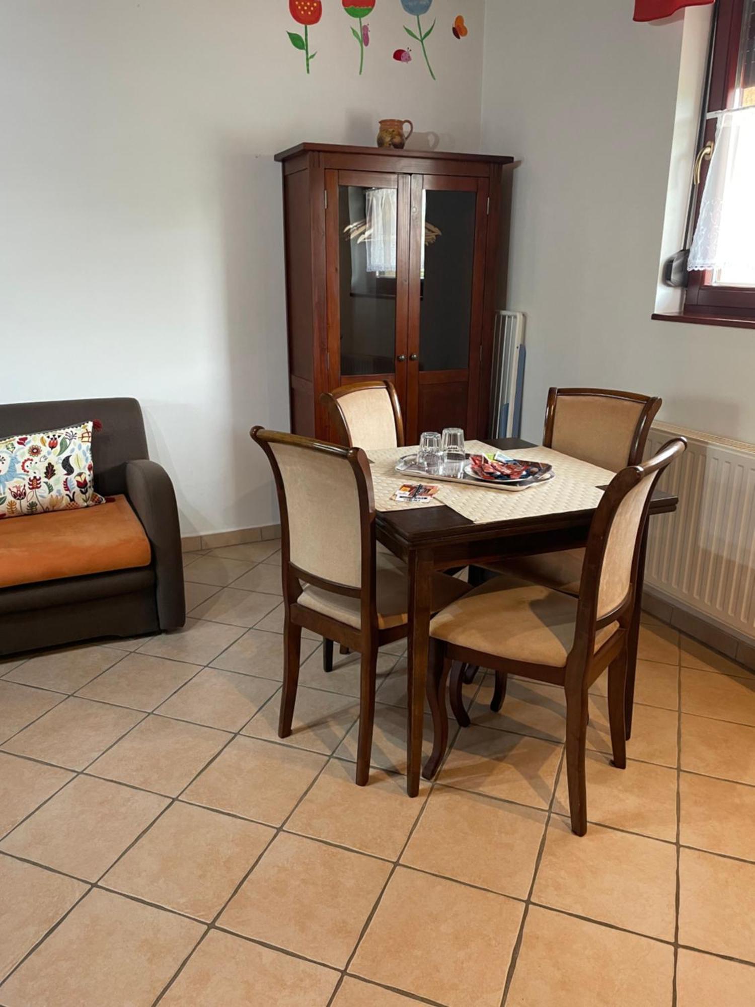 Cherry Apartmanhaz Шарвар Екстер'єр фото