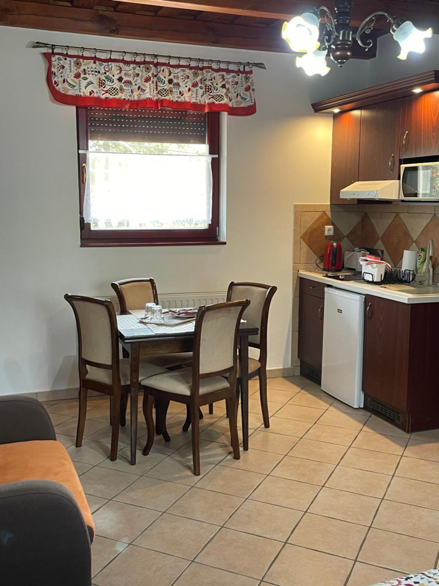 Cherry Apartmanhaz Шарвар Екстер'єр фото