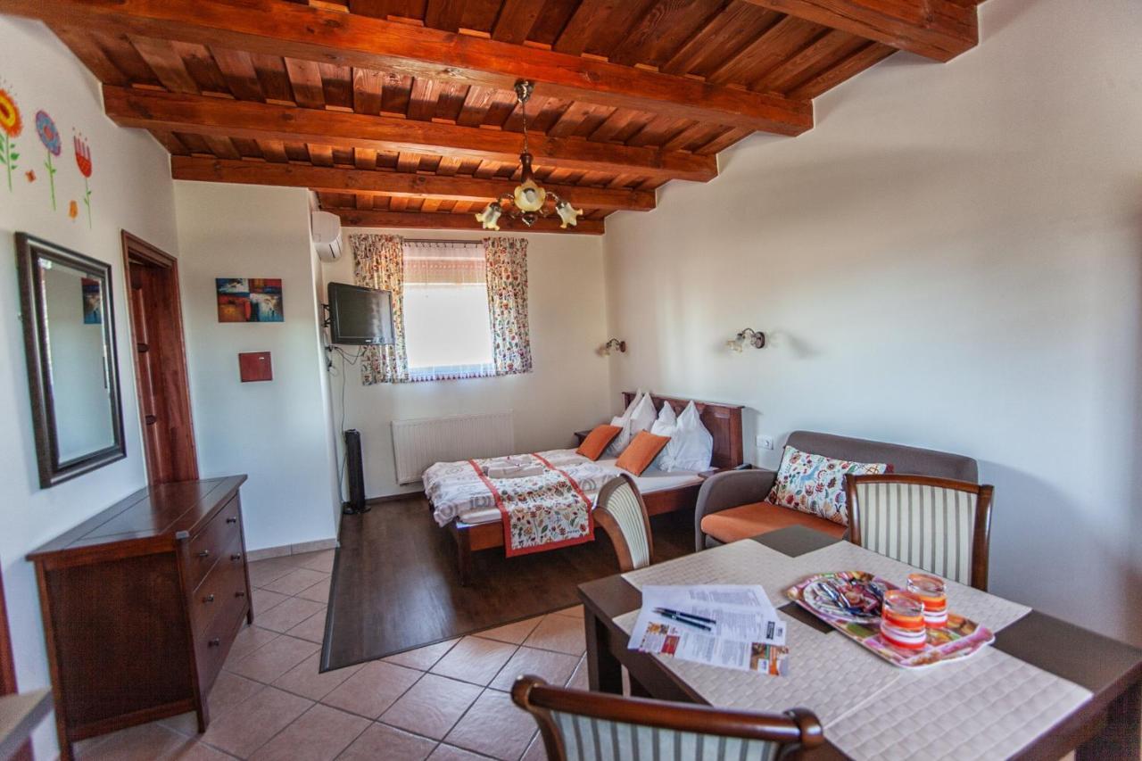 Cherry Apartmanhaz Шарвар Екстер'єр фото